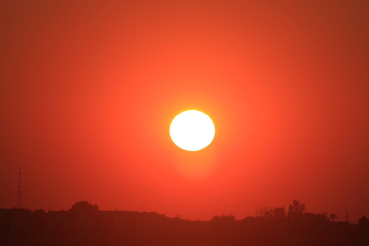 Hot sun setting in the West by resident GS (Canon EOS Rebel T1i 300mm)
